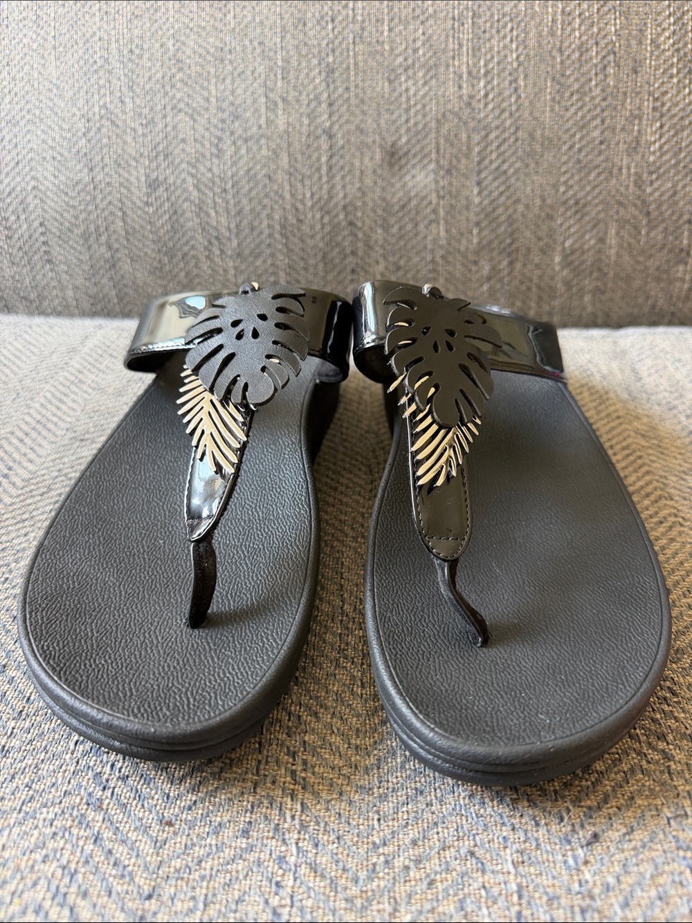 FitFlop Women's Fino Jungle Leaf Toe-post Sandals Flip-Flop Size: 8 - Picture 13 of 16